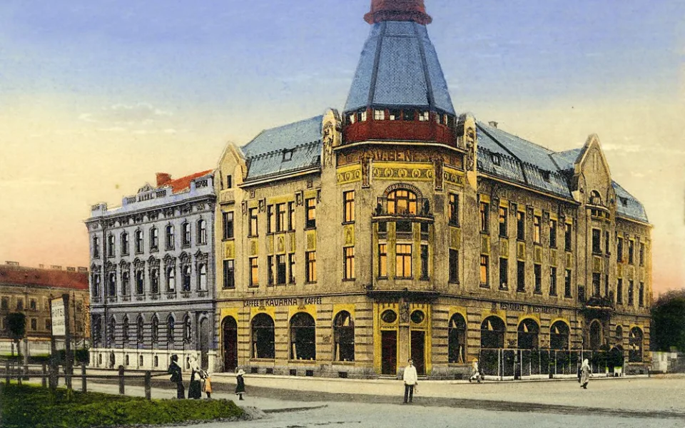 Nároží Nádražní a Žižkovy třídy v roce 1908, které pohledově ovládá velký hotel Grand navazující na starší hotel International