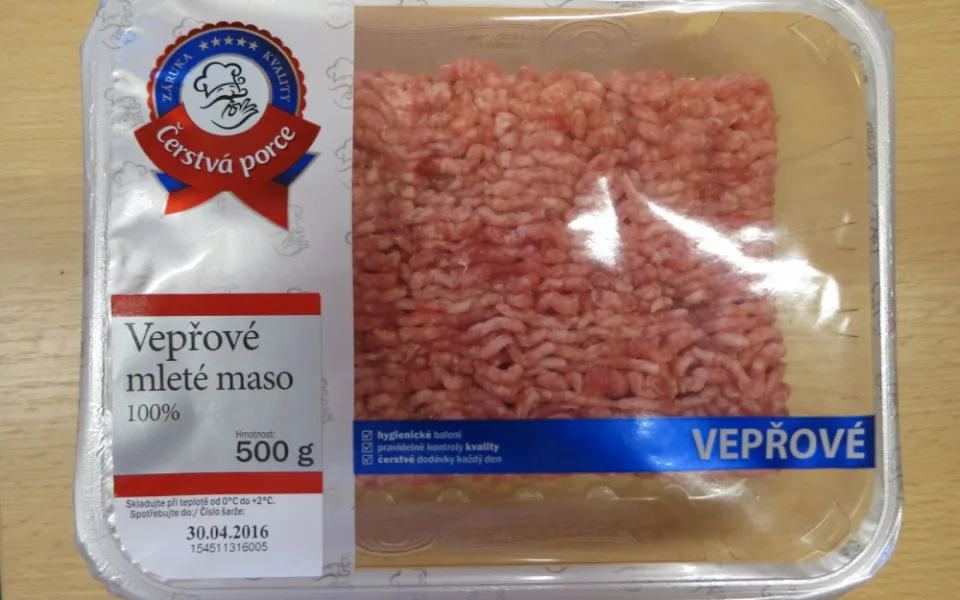 Mleté vepřové maso s přítomností bakterií salmonelózy