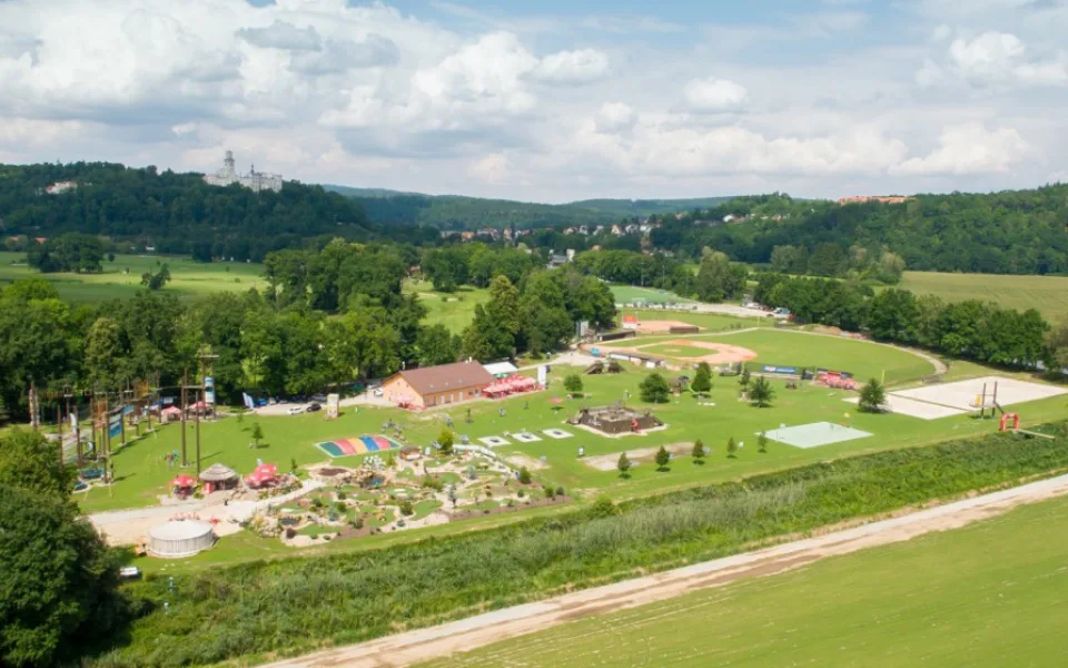 Sportovně relaxační areál v Hluboké nad Vltavou