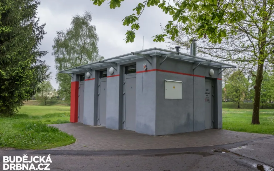 Veřejné toalety ve Stromovce