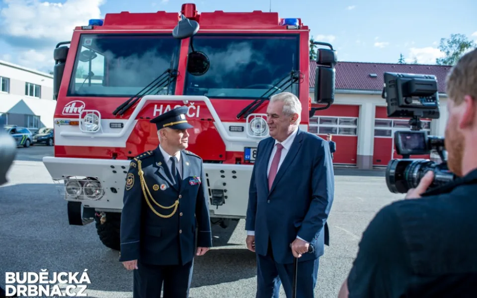 Miloš Zeman na návštěvě u budějckých hasičů