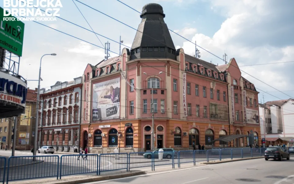 Prostor před nádražím