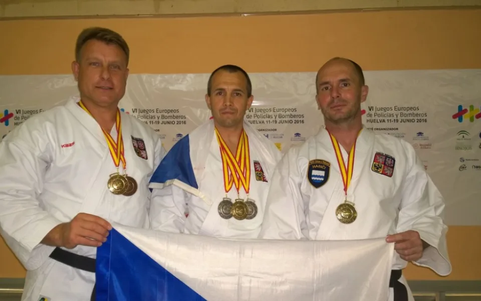 Úspěšní karatisté na VI EPFG 2016 v Huelvě z leva Martin Hermann, Martin Sláma a David Šenkýř