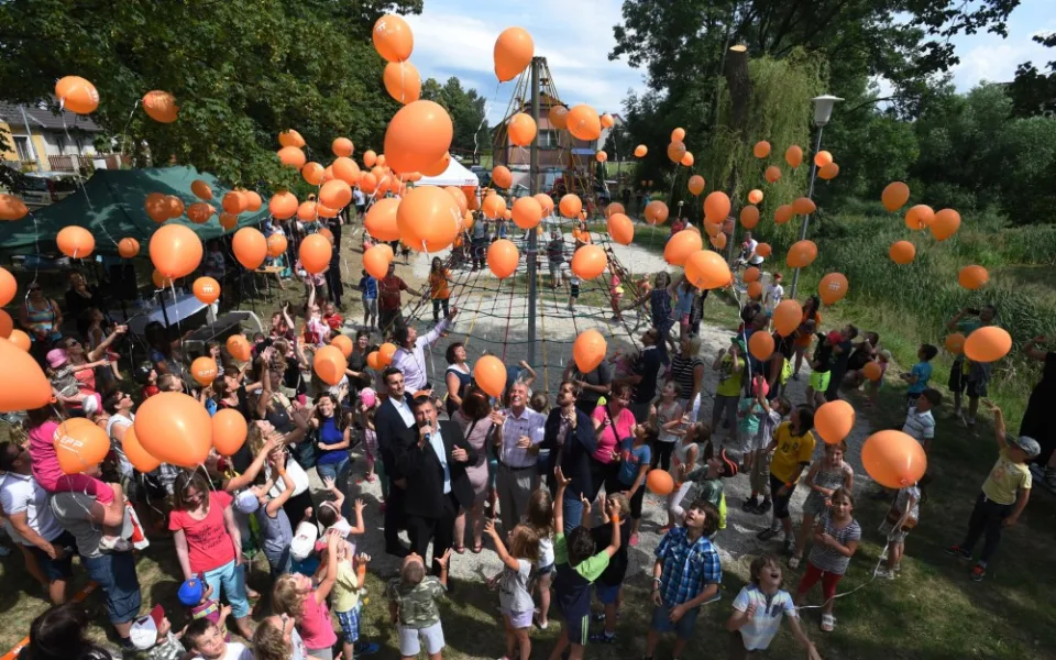 Oranžové hřiště na Srubci