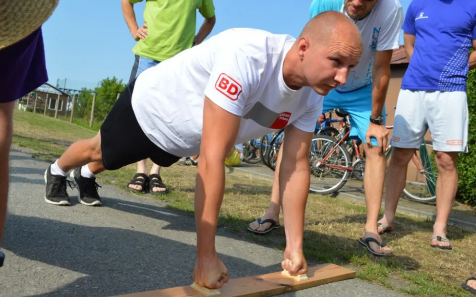 Stání na kloubnících v roce 2015