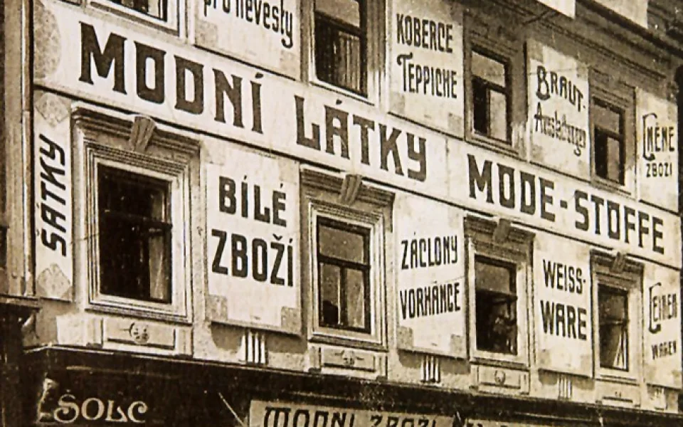 Dům Václava Wichty před rokem 1920 v dnešní ulici U Černé věže (vedle záložny, dnes spořitelny)