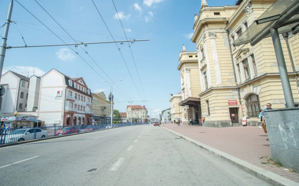 Parkování před nádražím