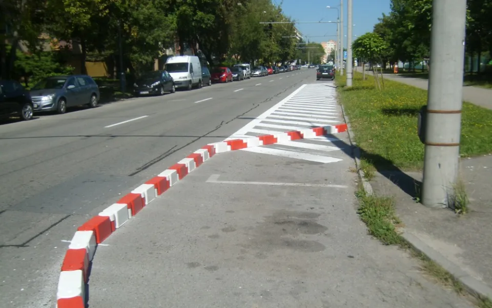 Ulice Jana Opletala u výjezdu z Emy Destinnové