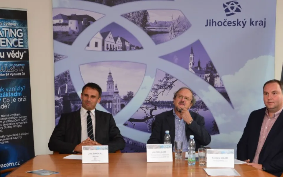 Hejtman Jiří Zimola informuje o přípravách na unikátní výstavu CERN Accelerating Science