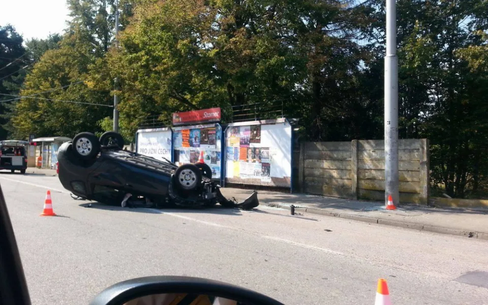 Nehoda na křižovatce ulic Husova a Strakonická