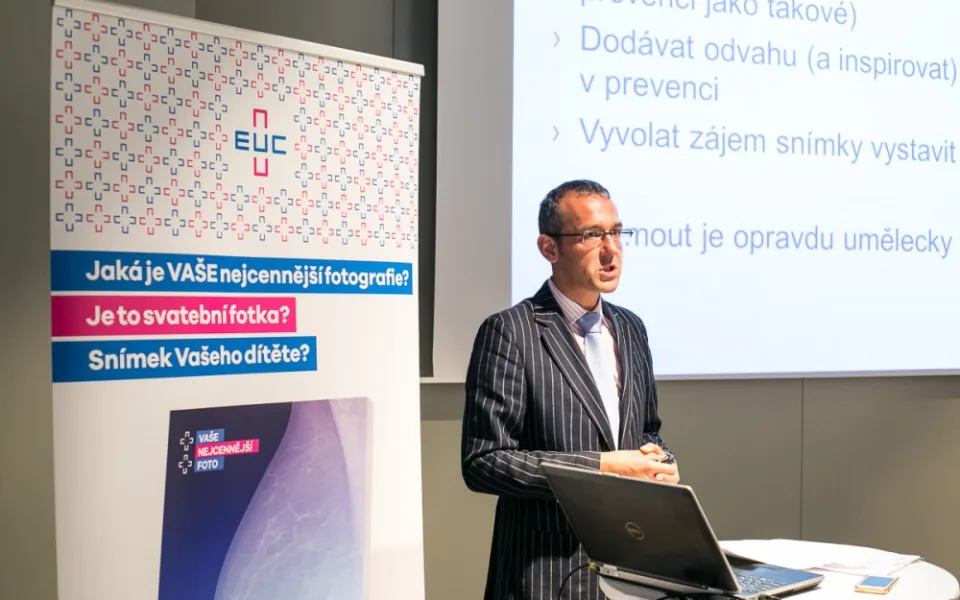 Umělecky pojaté mamografické snímky najdete na Poliklinice Jih