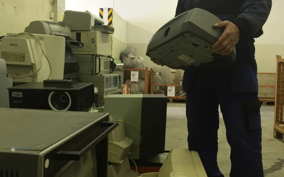 Starou elektroniku shromažďují v Temelíně na vlastním sběrném dvoře. K recyklaci jí předávají dvakrát ročně.