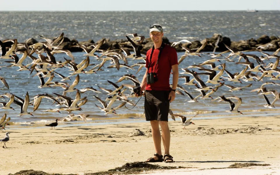 Vojtěch Kubelka během ornitologického výzkumu na Floridě, foto Jan Bendl