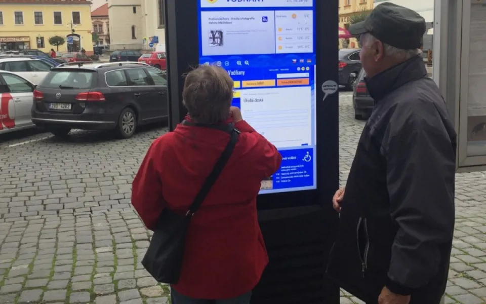 V novém kiosku lidé najdou důležité dokumenty, navigaci nebo i jídelníček v ZŠ