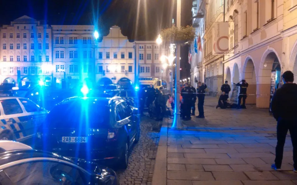 Dnes v noci došlo ke střetu dvou mužů na náměstí