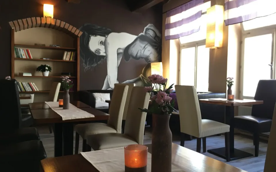 Adore’s Cafe