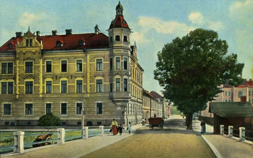 Husova třída od Dlouhého mostu do města v roce 1928