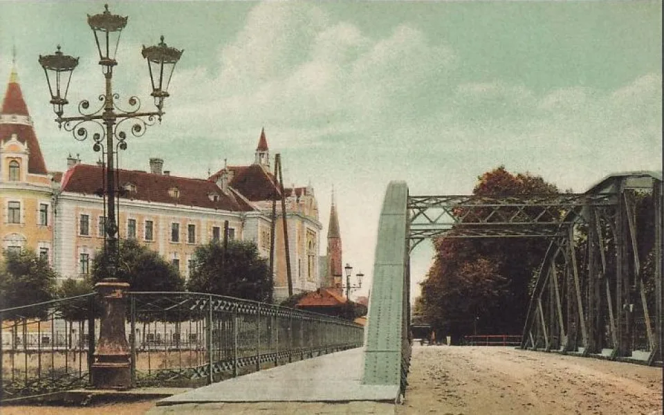 Most přes Malši vedoucí z Biskupské ulice k Háječku, synagoze a Hardtmuthce