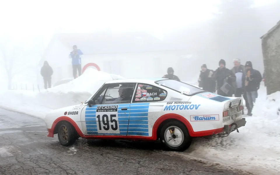 Porsche z Východu pilotované jednou z nejmladších posádek v nabitém startovním poli.