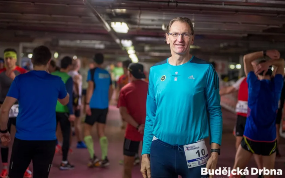 Jednatel Jihočeského klubu maratonců Miroslav Šimek na 10. ročníku Mercury Maratonu