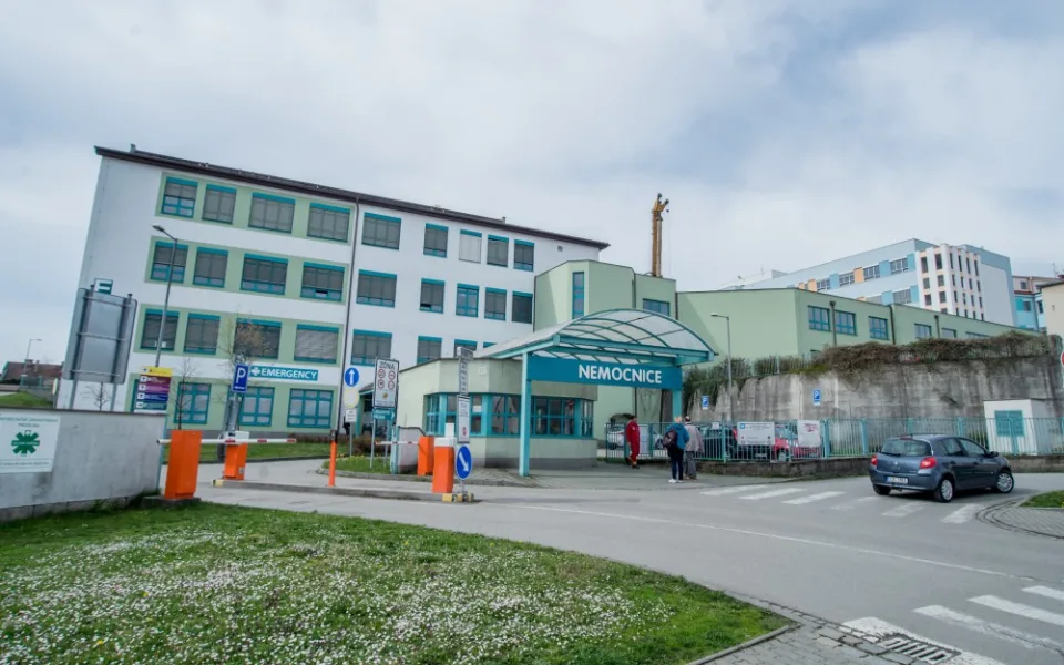 Nemocnice Jindřichův Hradec od středy ruší zákaz návštěv