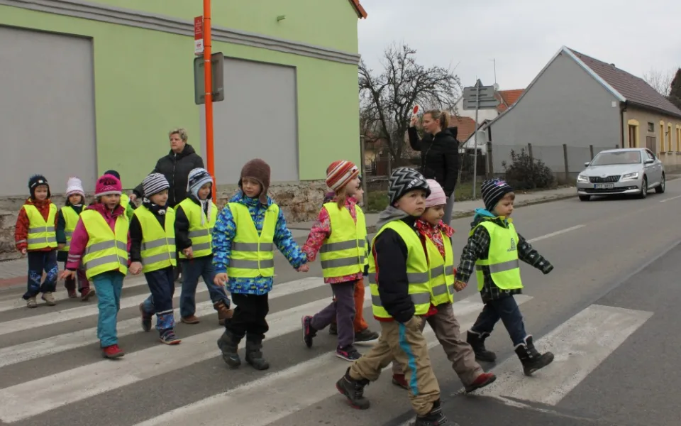 Nové osvětlení zvýšilo loni bezpečnost chodů na přechodu v Hrdějovicích