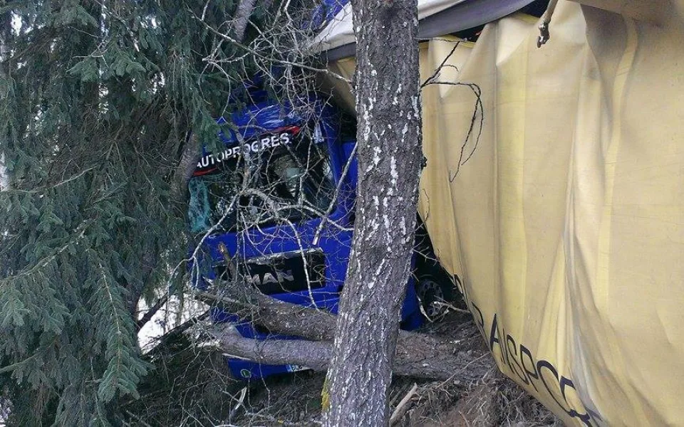 Nehoda kamionu za Horní Vltavicí.