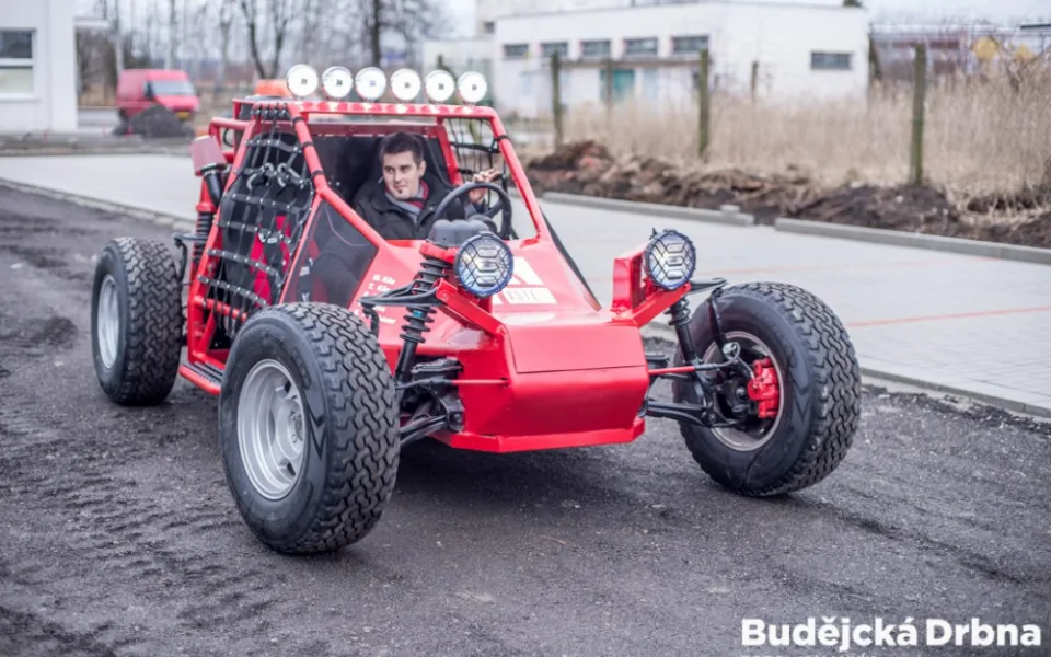 Terénní bugina studentů VŠTE