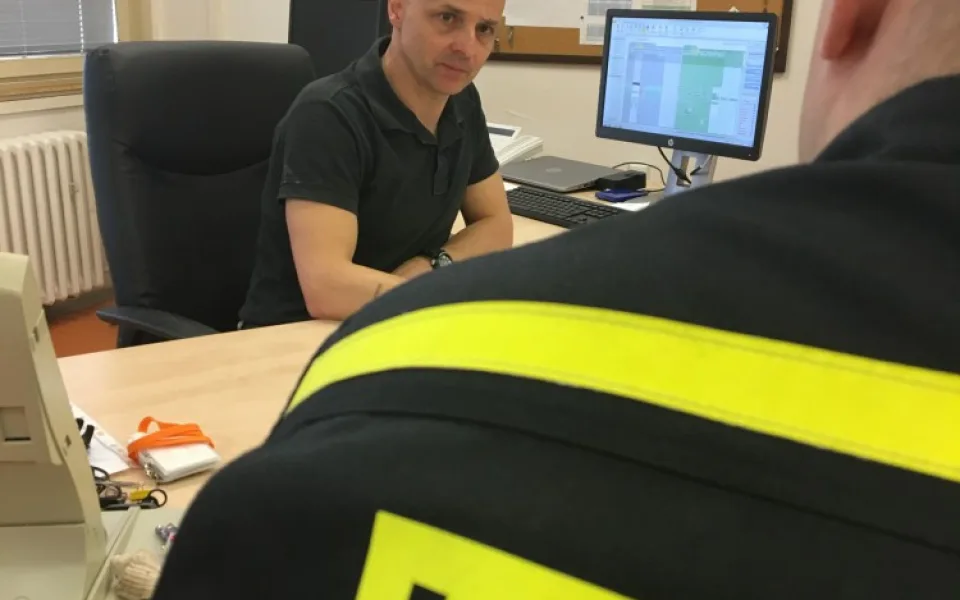 Martin Novotný během porady s veliteli směn