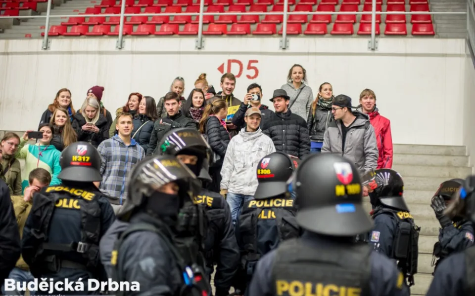 Policejní cvičení v Budvar aréně.