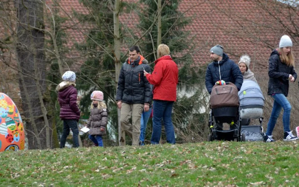 Putování za obřími kraslicemi v Hluboké nad Vltavou.