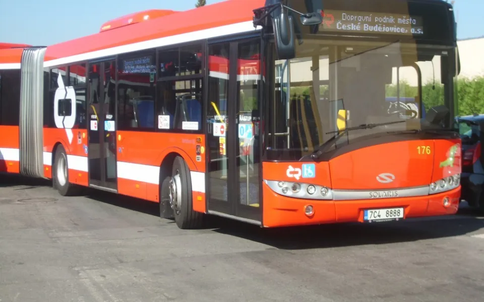 Dopravní podnik města České Budějovice přichystal připomínku Velikonoc.
