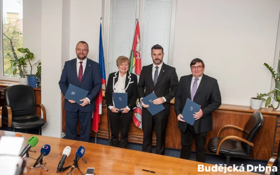 Nová krajská koalice na obzoru. ČSSD, Jihočeši 2012, KDU-ČSL a Pro Jižní Čechy podepsaly memorandum.