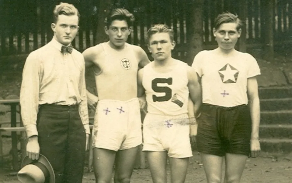 Karel Nedobitý (druhý zprava).