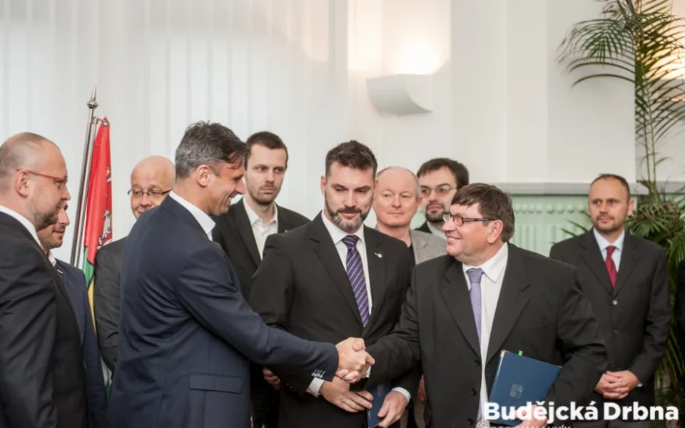 Úsměvy jsou na místě. Jednání o nové koalici byla rychlá