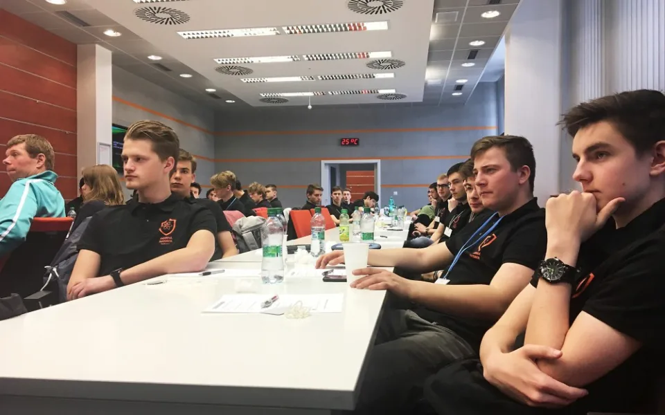 Tři desítky studentů dnes v Temelíně složily Jadernou maturitu (002)