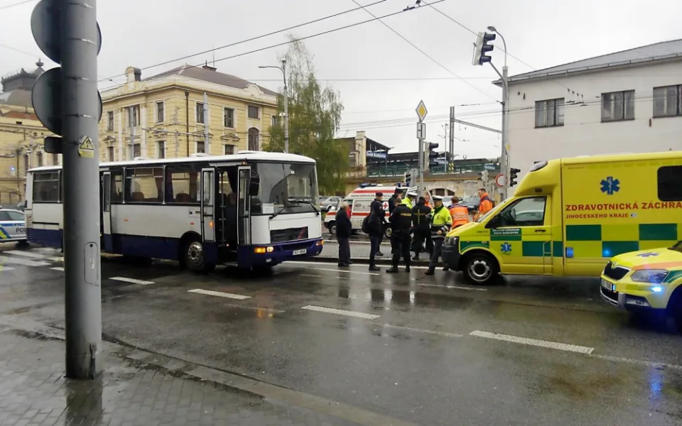 Dopravní nehoda u Dopravně obchodního centra Mercury v Českých Budějovicích.