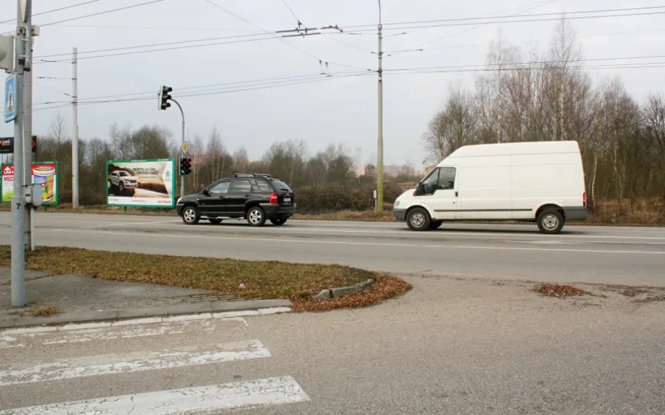 Křižovatka ulic Strakonická a Husova v Českých Budějovicích.