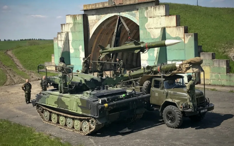Komise hodnotila také činnost vojáků při nabíjení protiletadlového raketového komplexu 2K12 KUB.