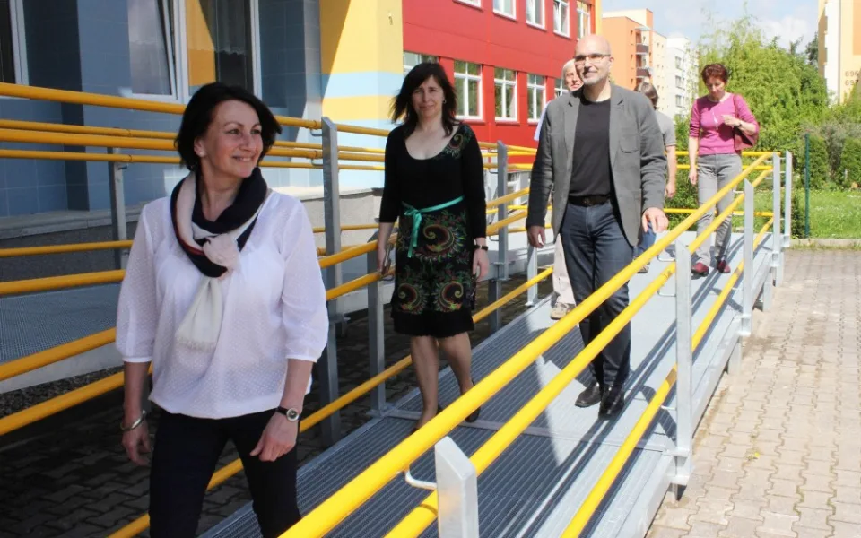 Mezi prvními se po rampě prošel i starosta Týna nad Vltavou Milan Šnorek.