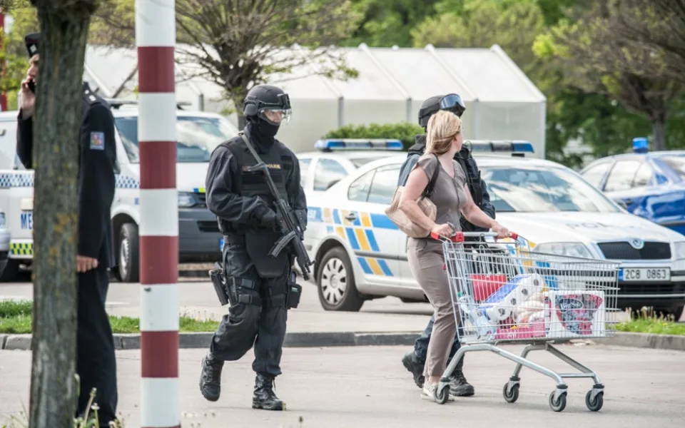 Policie na několik hodin uzavřela budějcký park. Hledala prý ozbrojenou osobu.