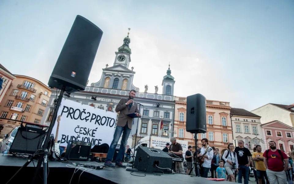 Českobudějovická protestní akce Je to na nás. Proč? Proto!