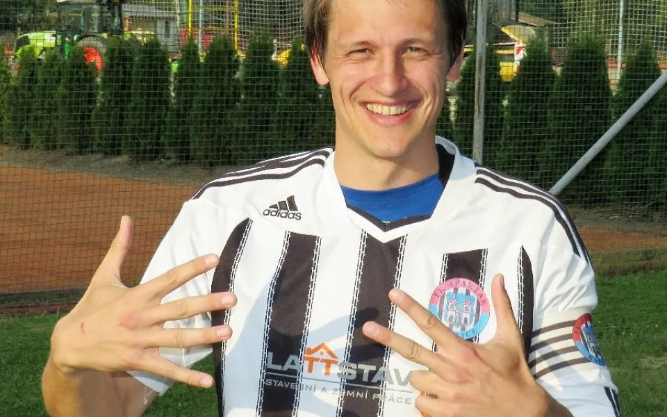 Kanonýr Spartaku Kaplice Jakub Lesňák.