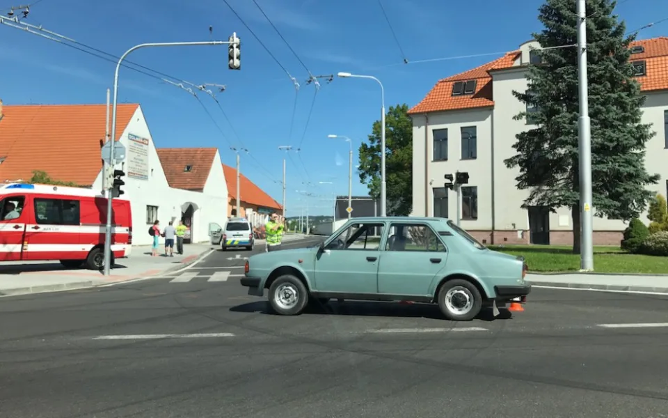 Nehoda u náměstí Bratří Čapků.