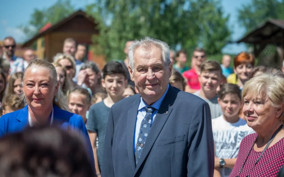 Miloš Zeman v obci Cehnice.