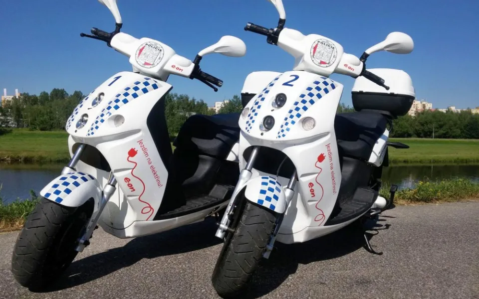 Elektroskútry se u českobudějovické městské policie osvědčily.