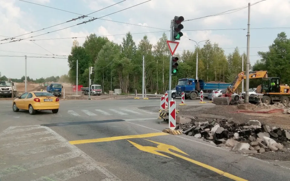 Se změnou v řazení jízdních pruhů a s úpravou světelné signalizace musí řidiči počítat na křižovatce ulic Husova a Strakonická v Českých Budějovicích.