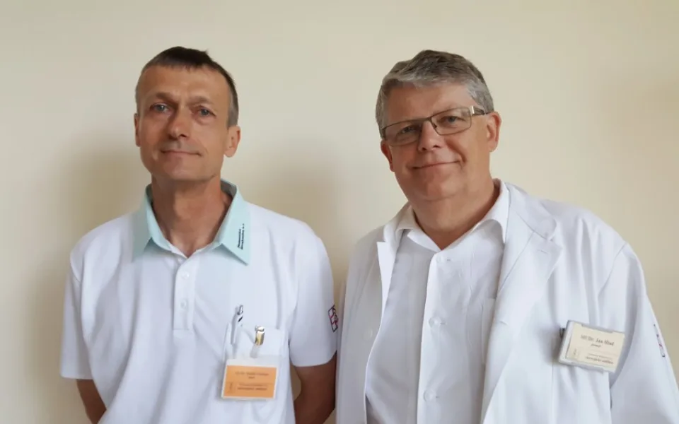 Novým primářem chirurgického oddělení stranické nemocnice je Radek Chalupa. Ten ve funkci nahradil Jana Hlada (oba na snímku zleva).