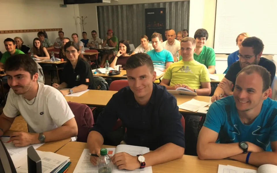 Letní univerzity se účastní 38 studentek a studentů z pěti českých vysokých škol.