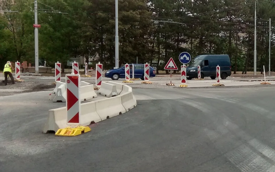 Křižovatka českobudějovických ulic Husova a Strakonická.